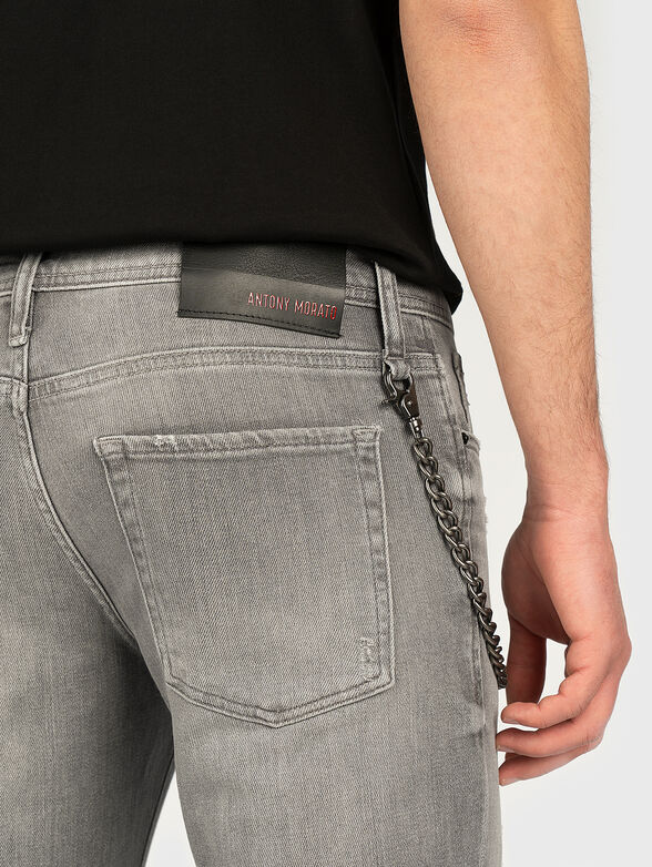 Slim jeans with chain detail - 4