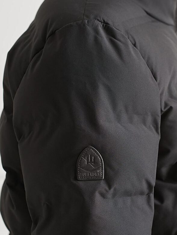 Padded jacket with delicate logo patch - 6