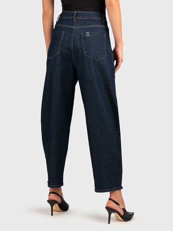 High waisted jeans with logo detail - 2