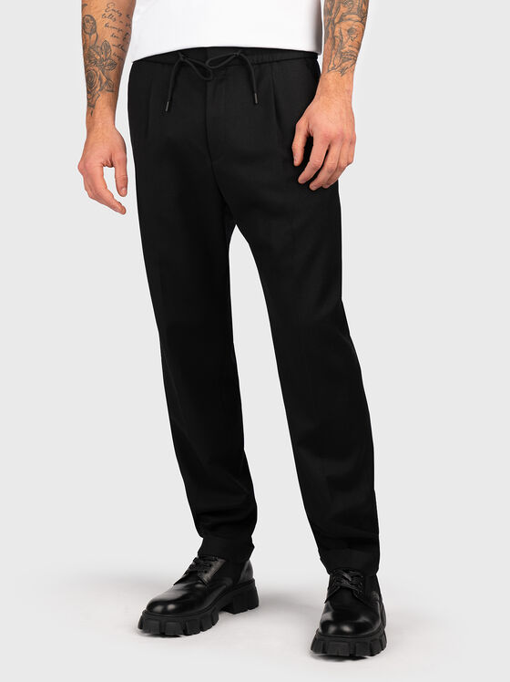 Черен панталон GAUERD - 1