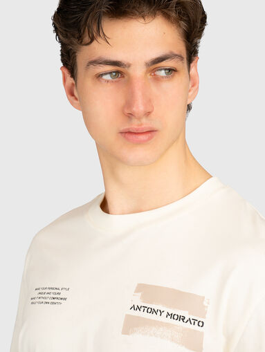 Black t-shirt - 4