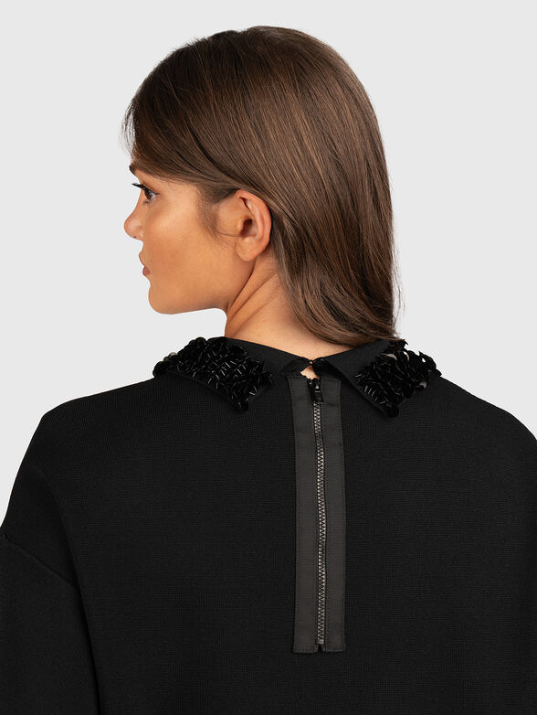 Short-sleeved sweater with accent collar - 4