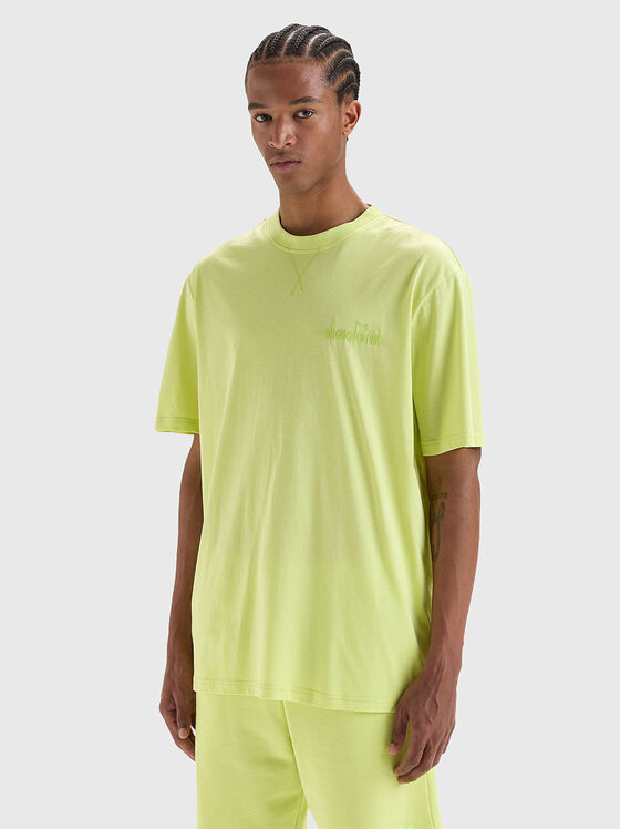 Тениска с лого детайл в зелен цвят - 1