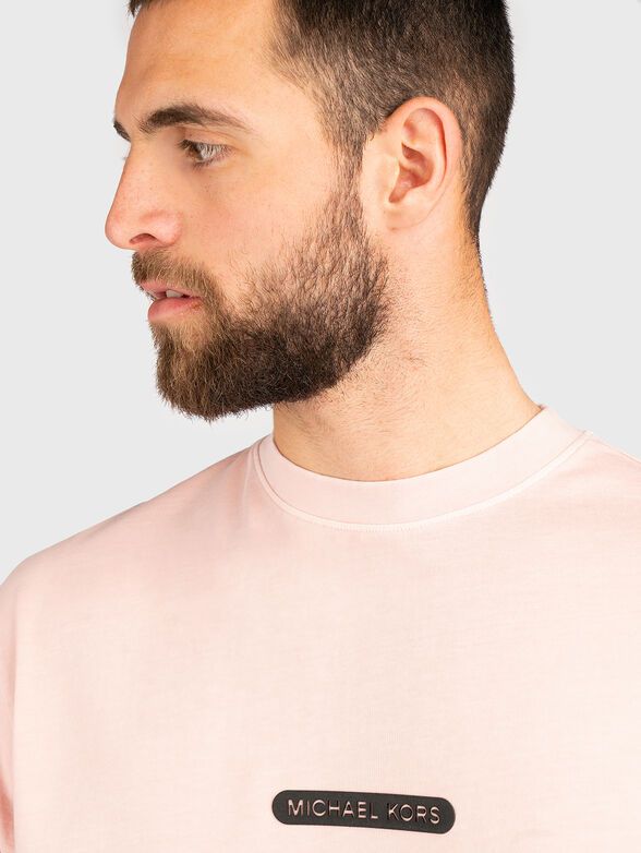 Pink T-shirt with contrast logo - 4