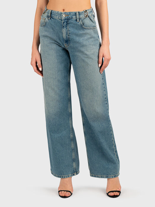 Jeans with high waist and wide legs