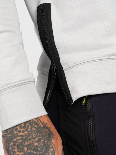 Sweatshirt with accent zip and silver logo print - 5