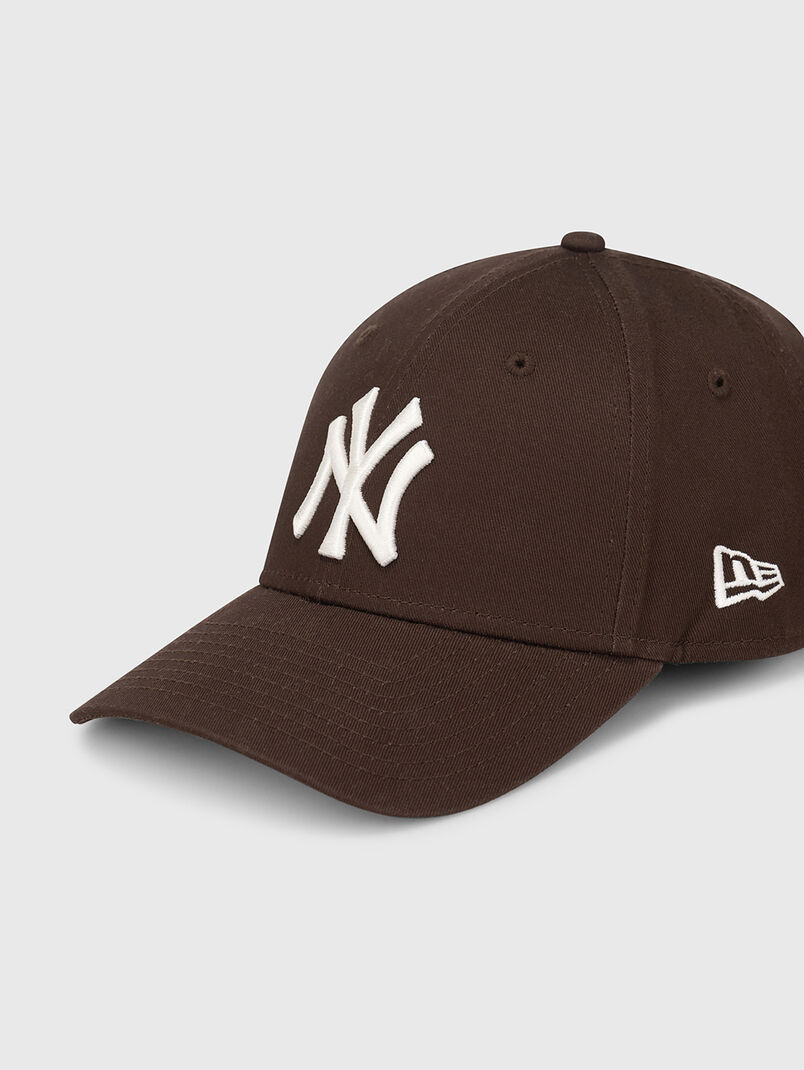 Brown hat with visor - 3