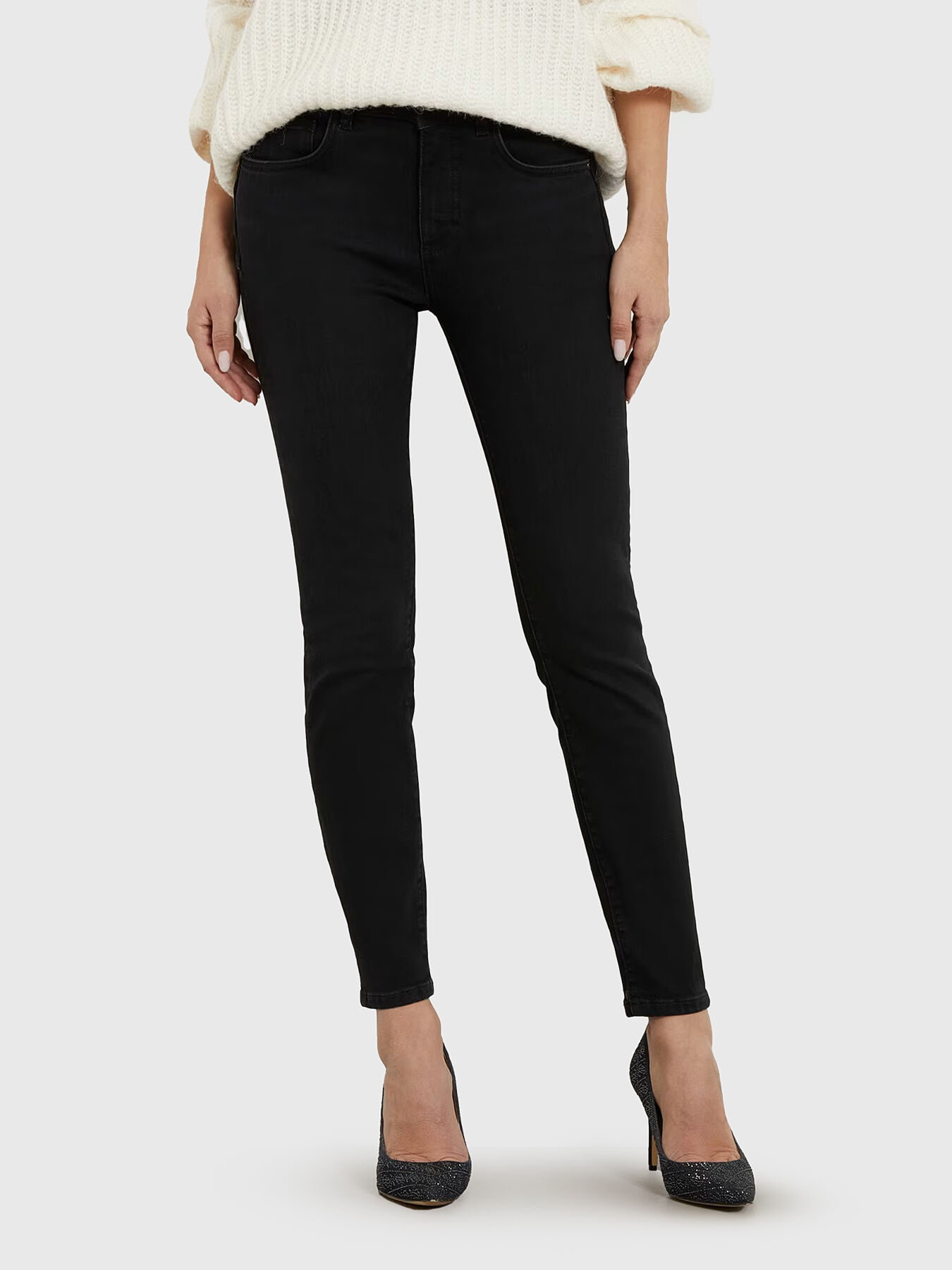 Black skinny jeans brand GUESS Globalbrandsstore en