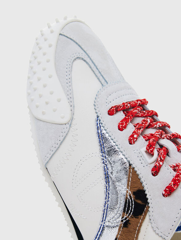Sports shoes with animal detail and logo - 3