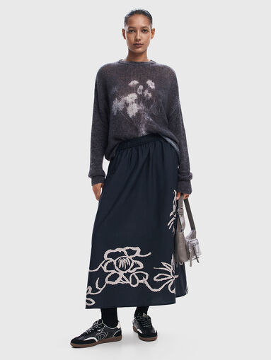 Maxi skirt with floral details  - 5