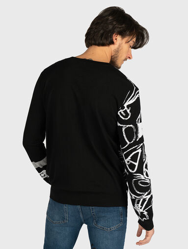 Sweater with contrasting print - 4