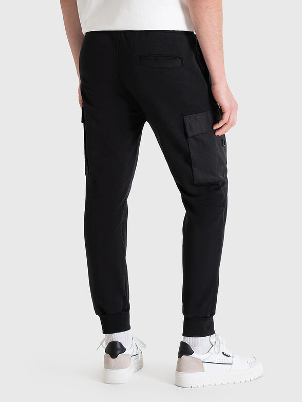 Sport pants with accent pockets - 2