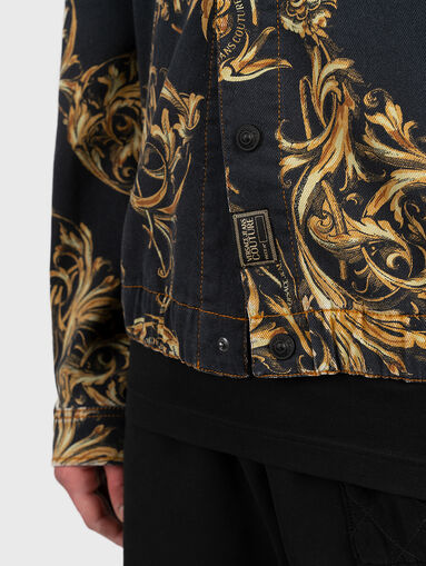 Black denim jacket with baroque print - 5