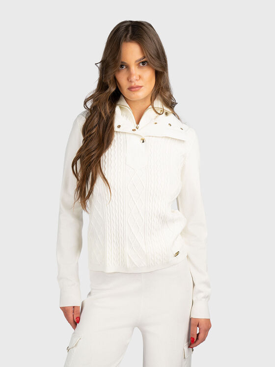 Пуловер с акцентна яка  - 1