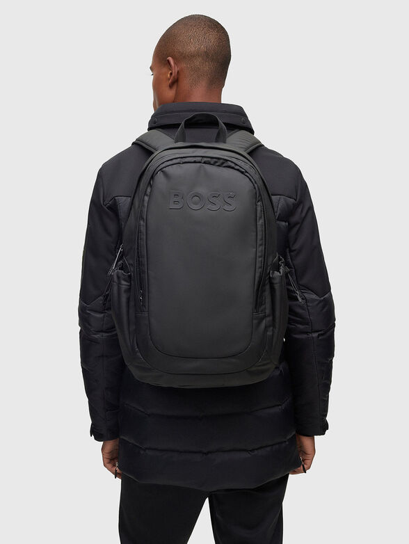 Logo-accent backpack in black - 2