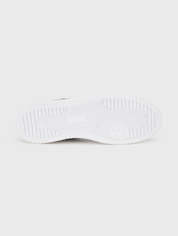 Sneakers with monogram details - 5