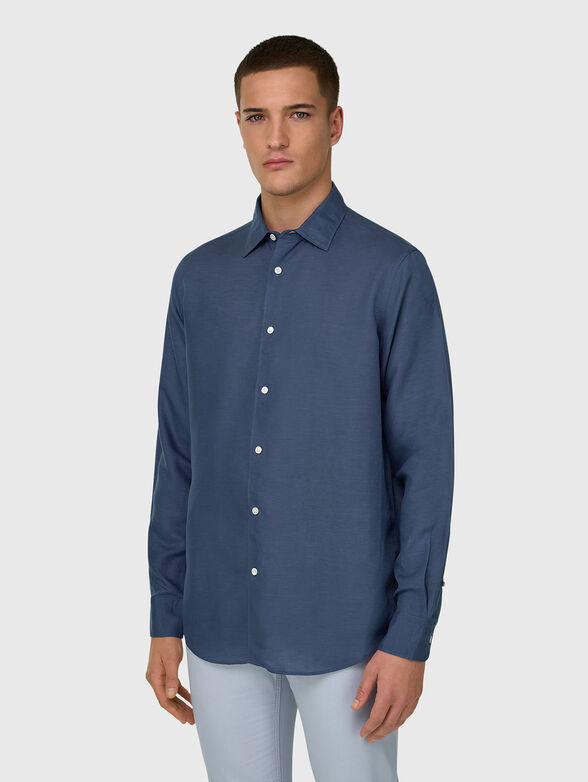 Shirt with contrasting buttons - 1