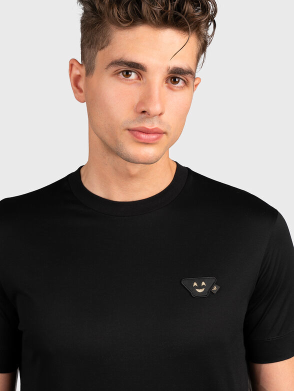 Black t-shirt with accent  applique - 2