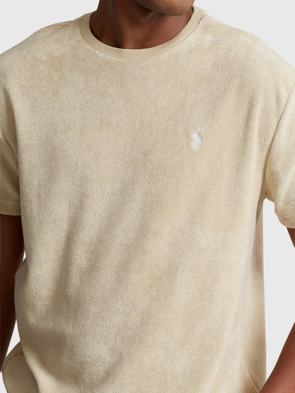 Beige soft fabric T-shirt with logo accent - 4