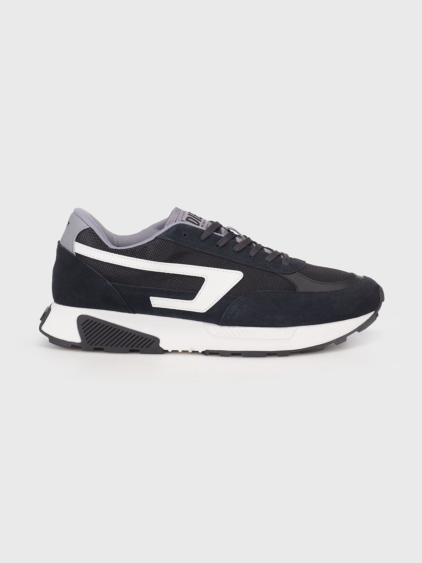 Sports shoes with contrasting logo brand DIESEL Globalbrandsstore en