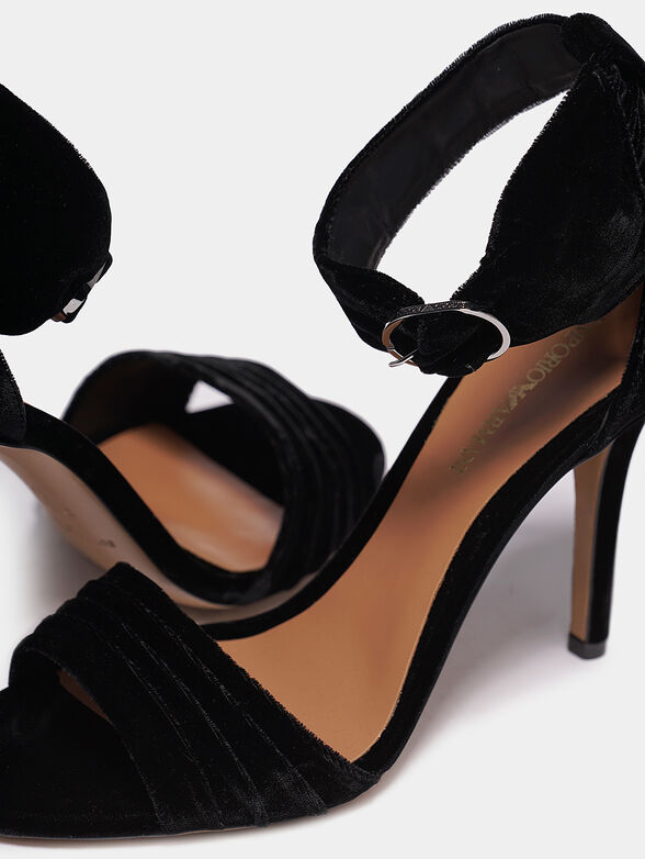 Black velvet sandals - 6