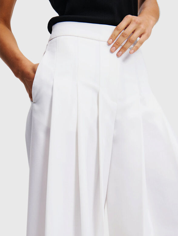 Trousers with high waist and wide legs - 3