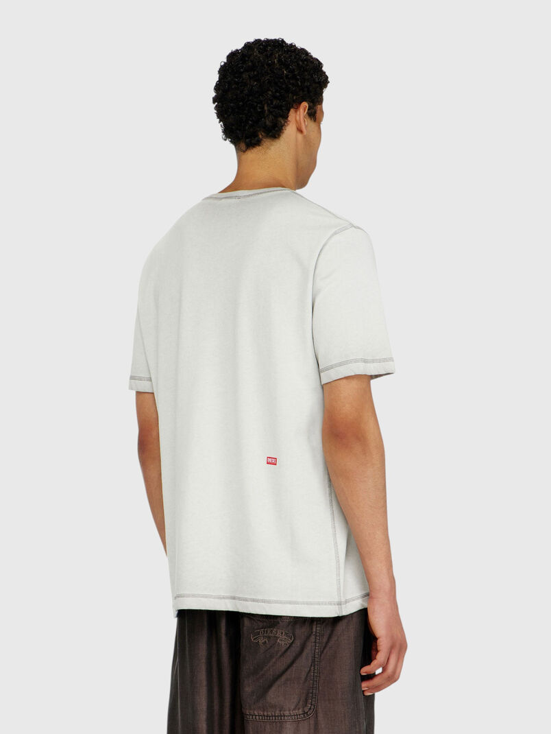 Light gray T-shirt with a round neckline - 3