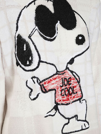 Sweater with Snoopy accent - 4