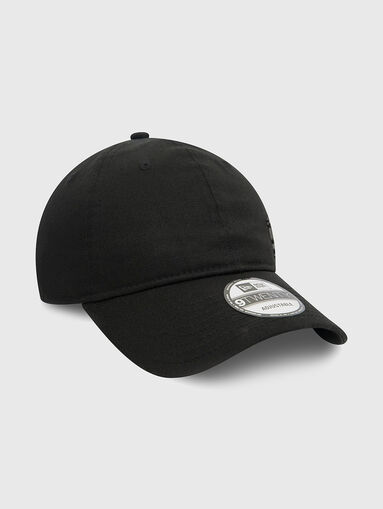 Hat with visor and metal detail - 4