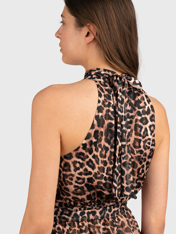 ROMANA dress with halter neckline and animal print brand GUESS   Globalbrandsstore.com/en