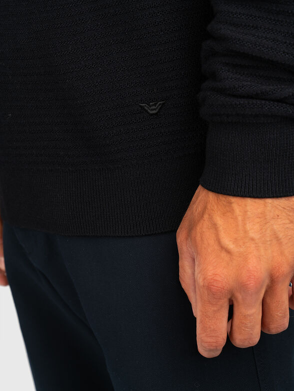 Wool sweater with oval neckline - 4