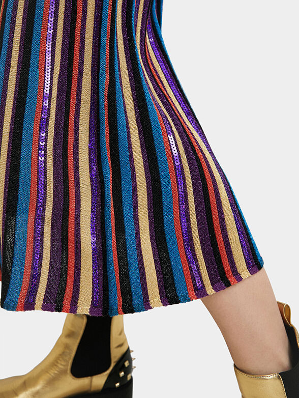 Midi skirt with colorful print - 6