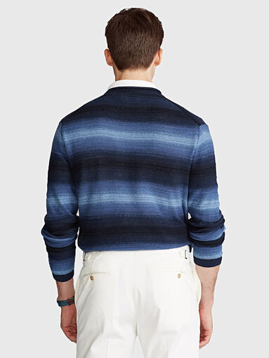 Sweater with a flowing effect - 5