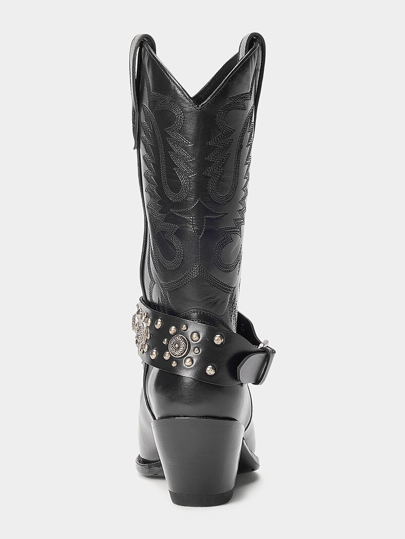 Boots with Western-style stitching  - 3