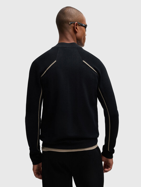 Sweatshirt with accent stitching - 3