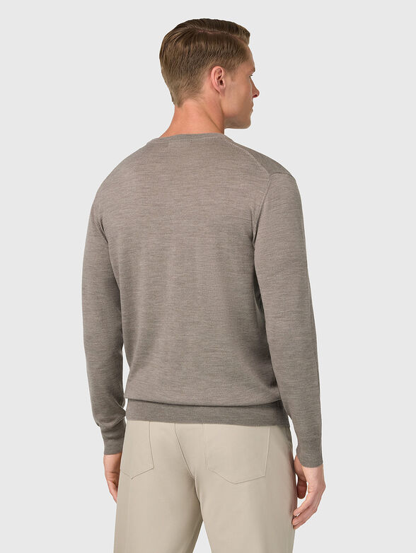 Wool sweater with oval neckline - 3