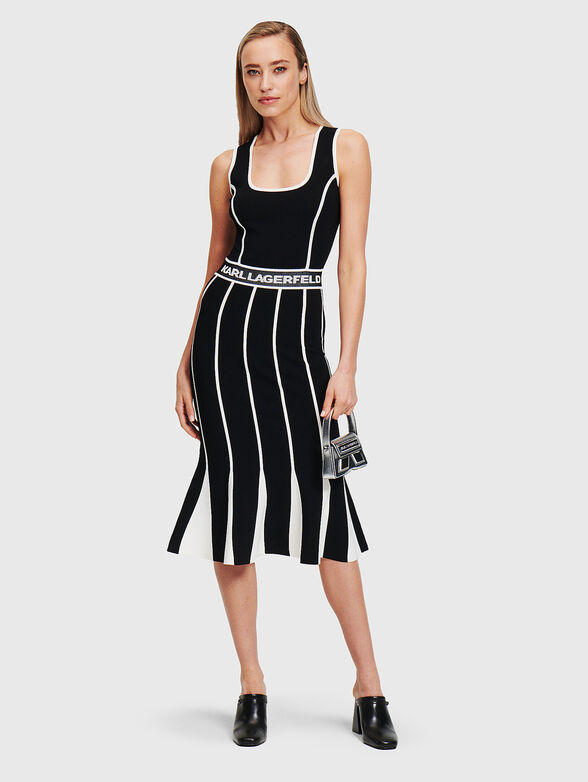 Dress with removable sleeves - 4