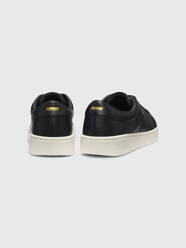 Sneakers with a gold logo  - 4