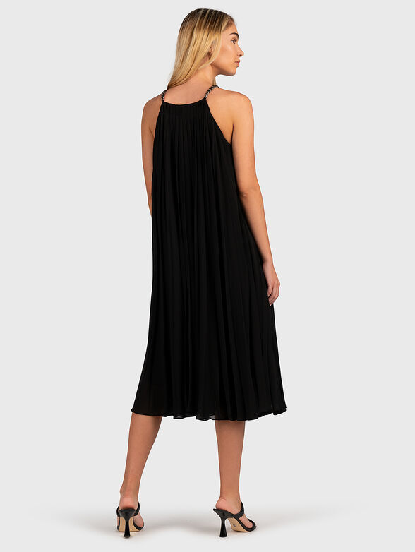 Pleated black dress with chains - 2