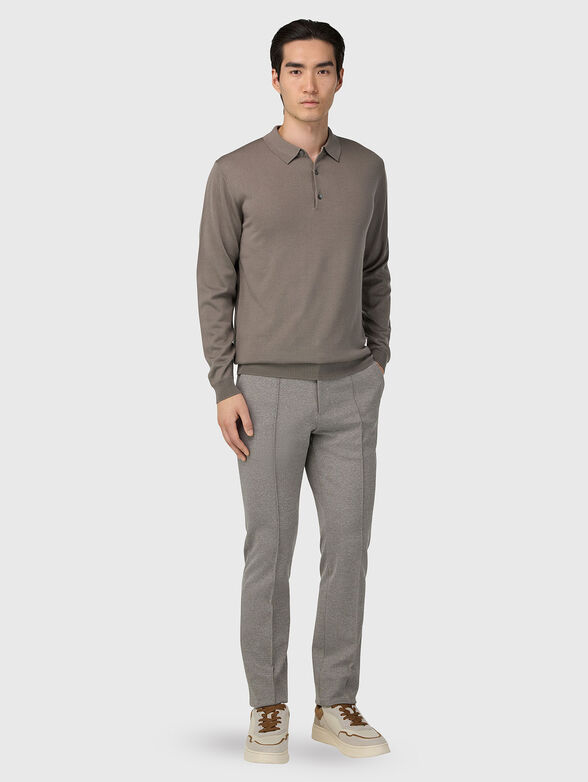 Sports pants with side pockets - 4