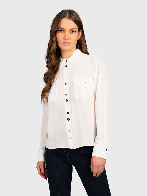 Бяла риза с акцентни копчета - 1