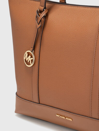Large ANDIE bag with granulated texture - 4