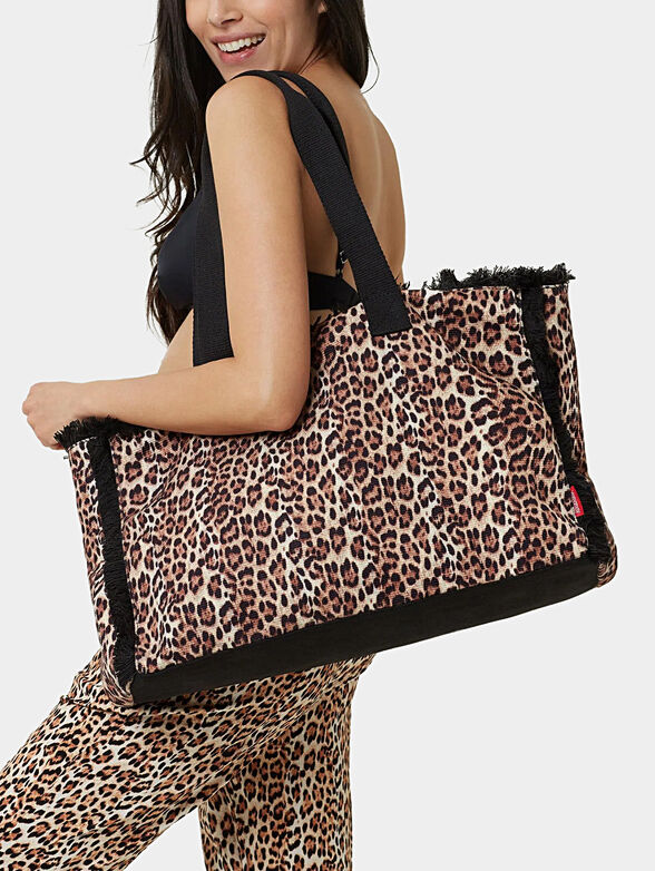 WILD CASHMERE beach bag with animal print - 2