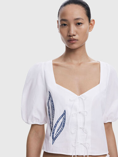 Long sleeved shirt with accent embroidery - 4