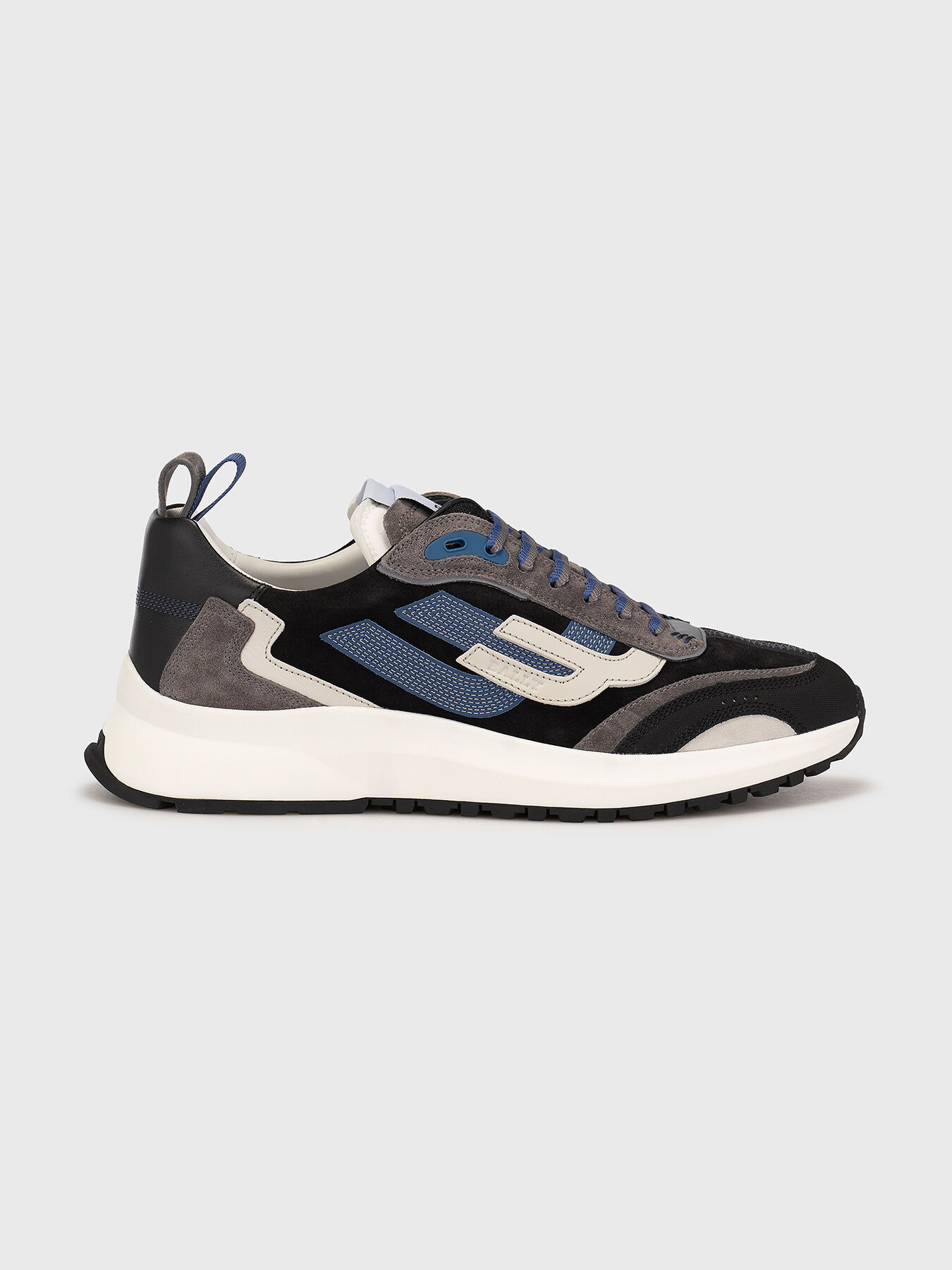 T shoes online shop on sale