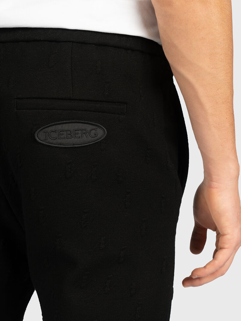 Tracksuit pant with textured details - 3