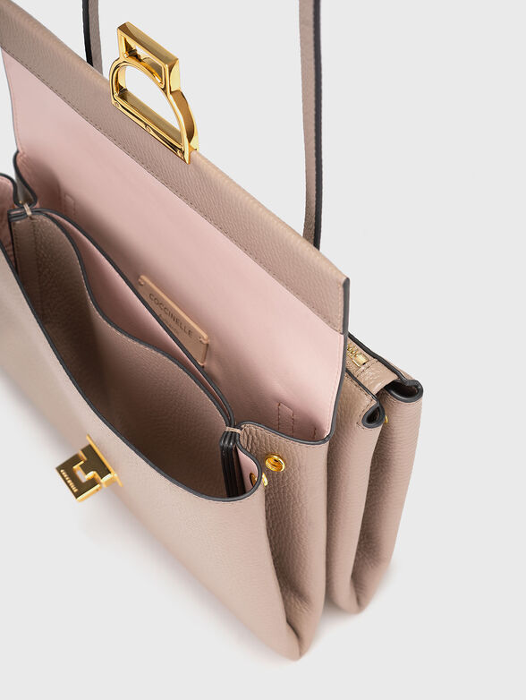 Leather bag with embossed texture - 6