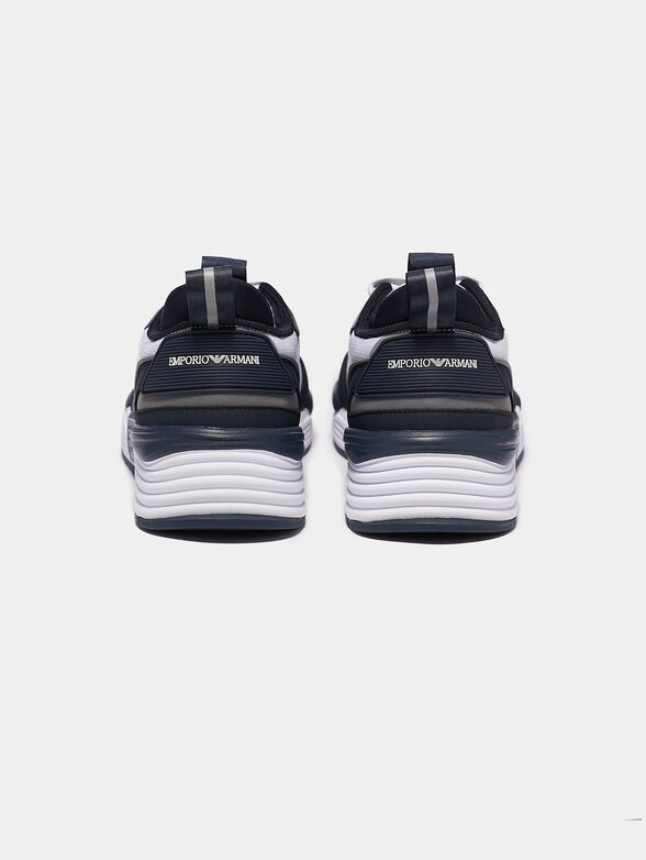 Sneakers with contrasting details - 3