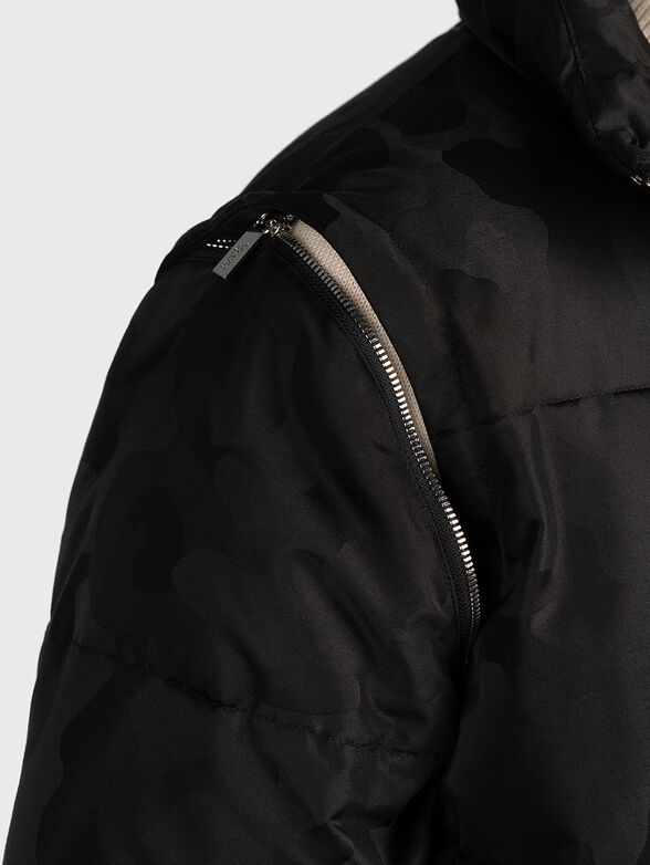 Padded jacket with detachable sleeves - 5