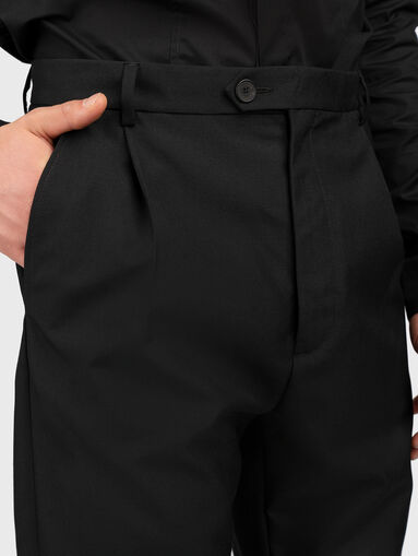 Straight cut trousers in black colour - 4